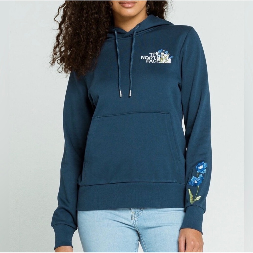 The North Face Women's XS Blue Floral Embroidered Himalayan Bottle Source Hoodie
